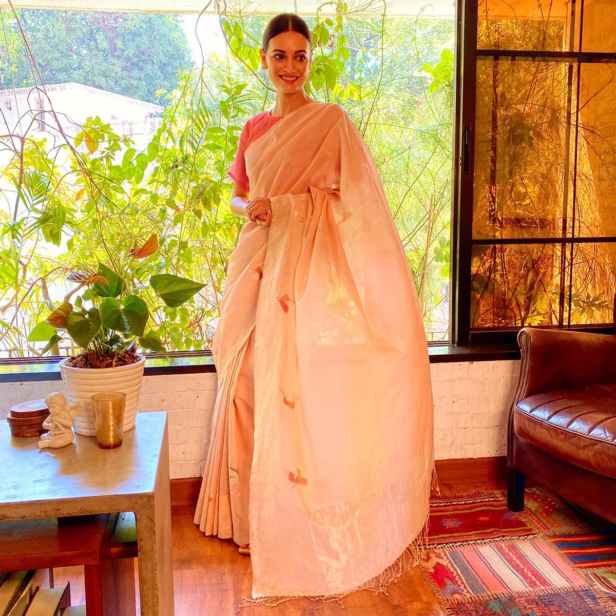 deespeak's tweet photo. Proud of this rich heritage of India and of our weavers who have kept our traditions alive. There is nothing like a handloom saree 💖 

#NationalHandloomDay2020 #VocalForLocal https://t.co/NTwkjvipWp
