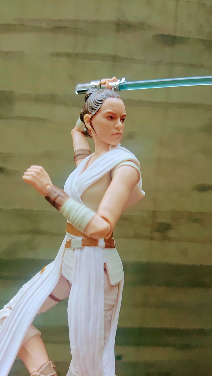 Rouge ライトセーバーの新しいフォーム考案中に なぜかおそ松さんの影響を受けてしまっているレイ スターウォーズ