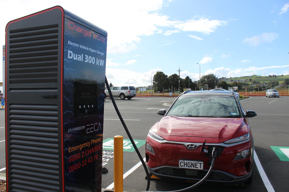 WattsUpNZ's tweet photo. ⚡️ Dual 300kW hyperchargers go live at Bombay ⚡️

Each station can charge two CCS vehicles at up to 300kW and one CHAdeMO vehicle at up to 62kW!

Live status will be available (thanks to #EVRoam) within the app shortly https://t.co/LDqnbhV2F7