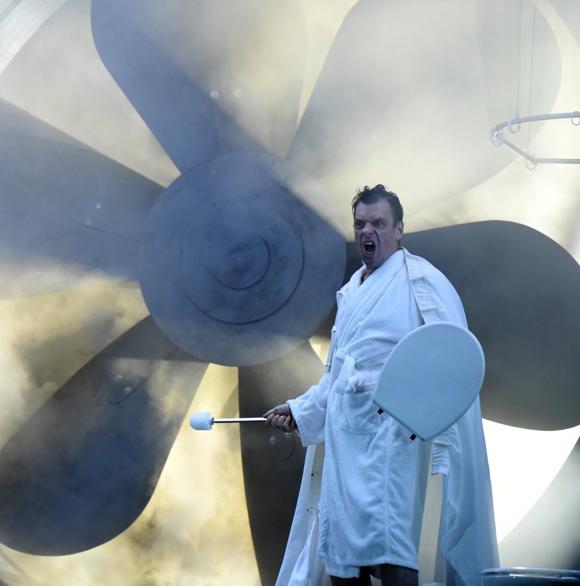 Herzlichen Glückwunsch: Gábor Bretz und die Oper im Festspielhaus 2019 DON QUICHOTTE wurden mit dem Österreichischen Musiktheaterpreis in den Kategorien Beste männliche Hauptrolle und Beste Gesamtproduktion Oper ausgezeichnet.