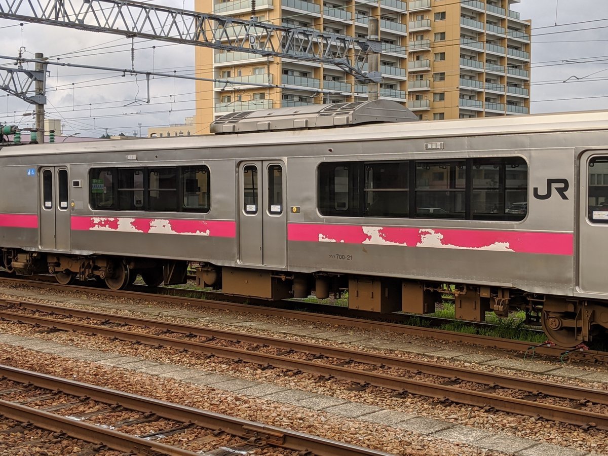 日を追うごとに側面帯の状態が酷くなっていく701系N-21編成
