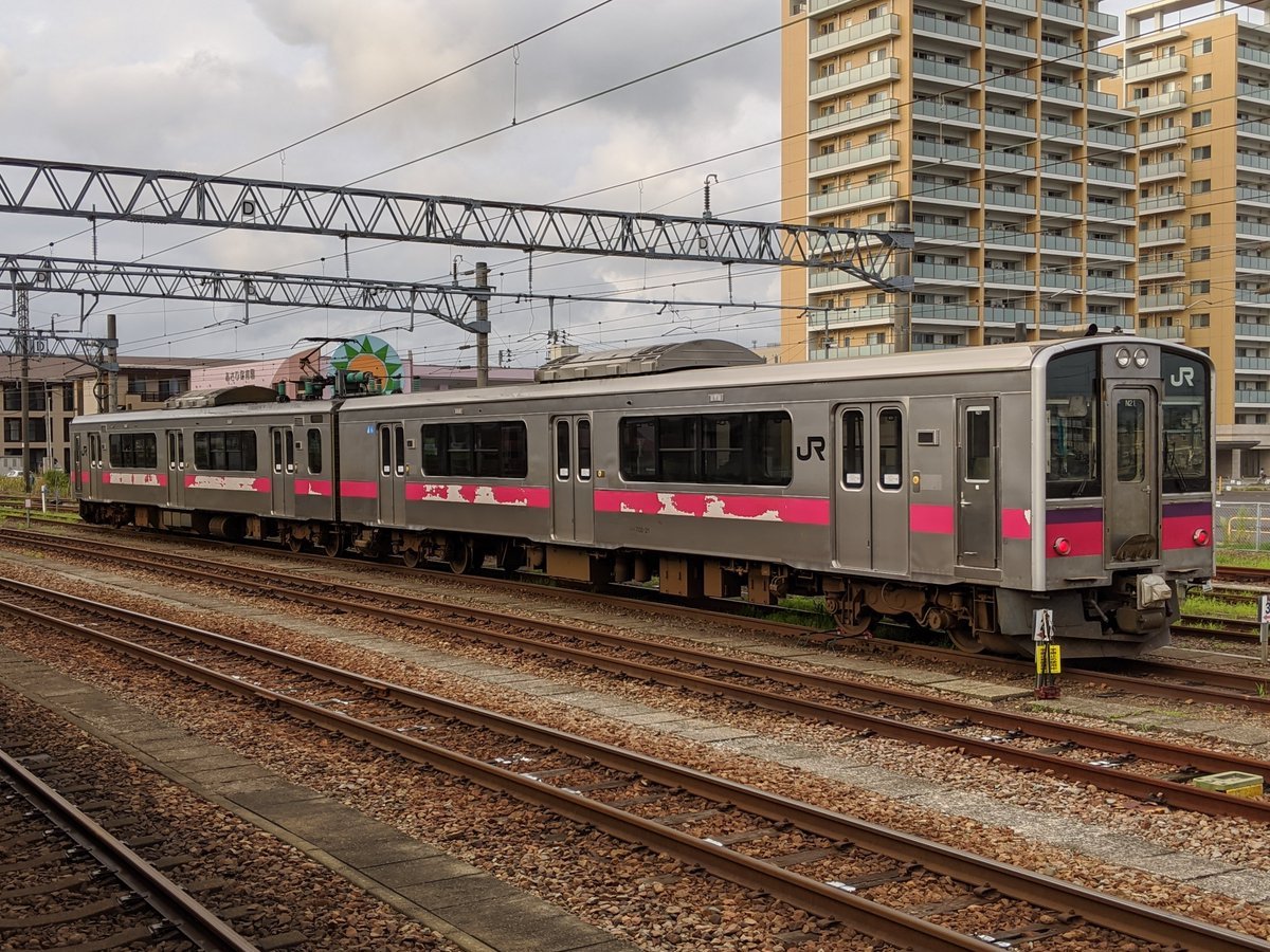 日を追うごとに側面帯の状態が酷くなっていく701系N-21編成