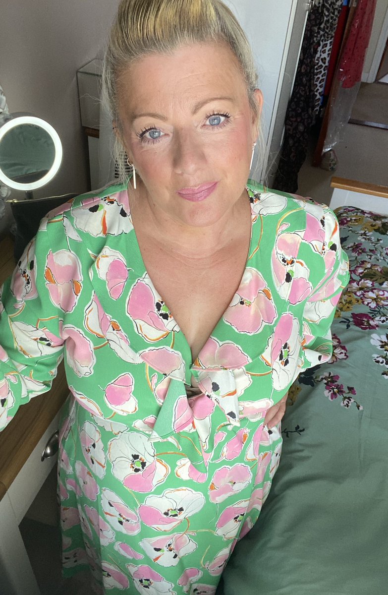 clumsyoaf33's tweet photo. Twitter help a girl out! I’ve bought 2 new dresses in the sale half price. Which one should I keep? .. or do I keep both? 🤷🏼‍♀️ I think green is my fav but I like the red too 🤦🏼‍♀️
#DressAddict https://t.co/Lb4XNEFVzh