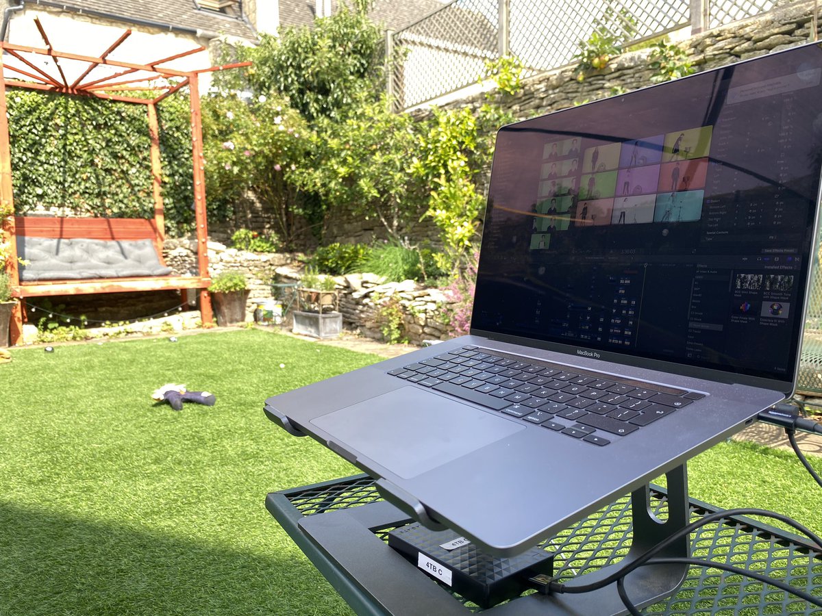 As the saying doesn’t go.....when the sun shines, make videos. Alfresco office today.