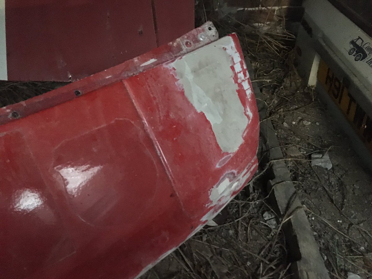 “Original” front panel fitted to our 924 when we bought it in 2015. Started repairing it and then bought a new one anyway  bonus points for brand new Vauxhall Corsa C bumper in the background, which I panic-bought after an argument with some wildlife on the roads one night.