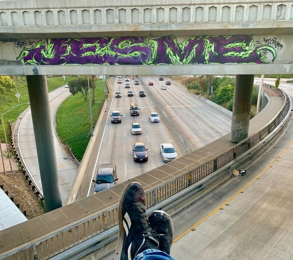 BombingScience's tweet photo. Top real estate
@jesmeezy
#graffiti #graff #instagraffiti #graffitiporn #graffitiletters #graffitibombing #westcoastgraffit #jesme https://t.co/la4hTRB694 | https://t.co/dGYORE4zwJ