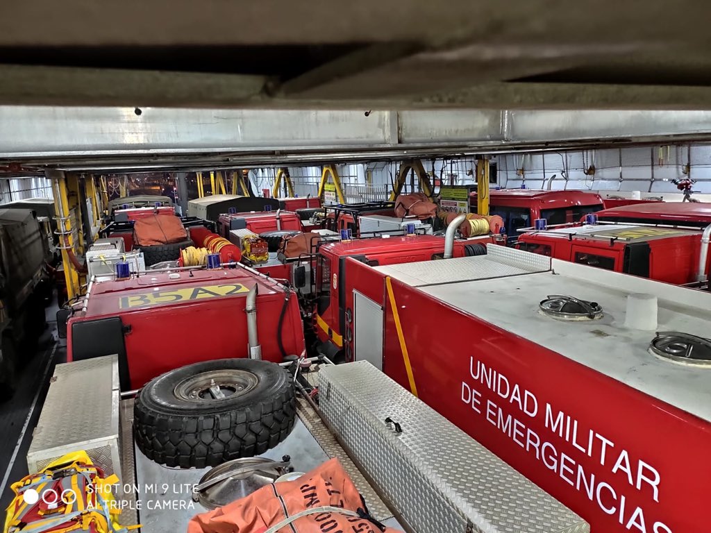 FOexpress's tweet photo. 🚨Mucha fuerza a los efectivos de la #UIEMCanarias @UMEgob, en salida excepcional del #BencomoExpress desde Los Cristianos hacia #LaPalma, para colaborar en el #IFGarafia 🔥
Mucho ánimo a los q están ya colaborando y a los q se unirán en las próximas horas #JuntosSomosMasFuertes https://t.co/bg3OecVV1y