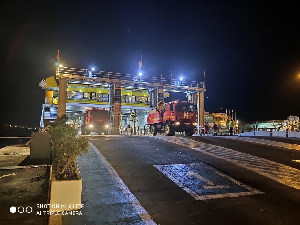 FOexpress's tweet photo. 🚨Mucha fuerza a los efectivos de la #UIEMCanarias @UMEgob, en salida excepcional del #BencomoExpress desde Los Cristianos hacia #LaPalma, para colaborar en el #IFGarafia 🔥
Mucho ánimo a los q están ya colaborando y a los q se unirán en las próximas horas #JuntosSomosMasFuertes https://t.co/bg3OecVV1y