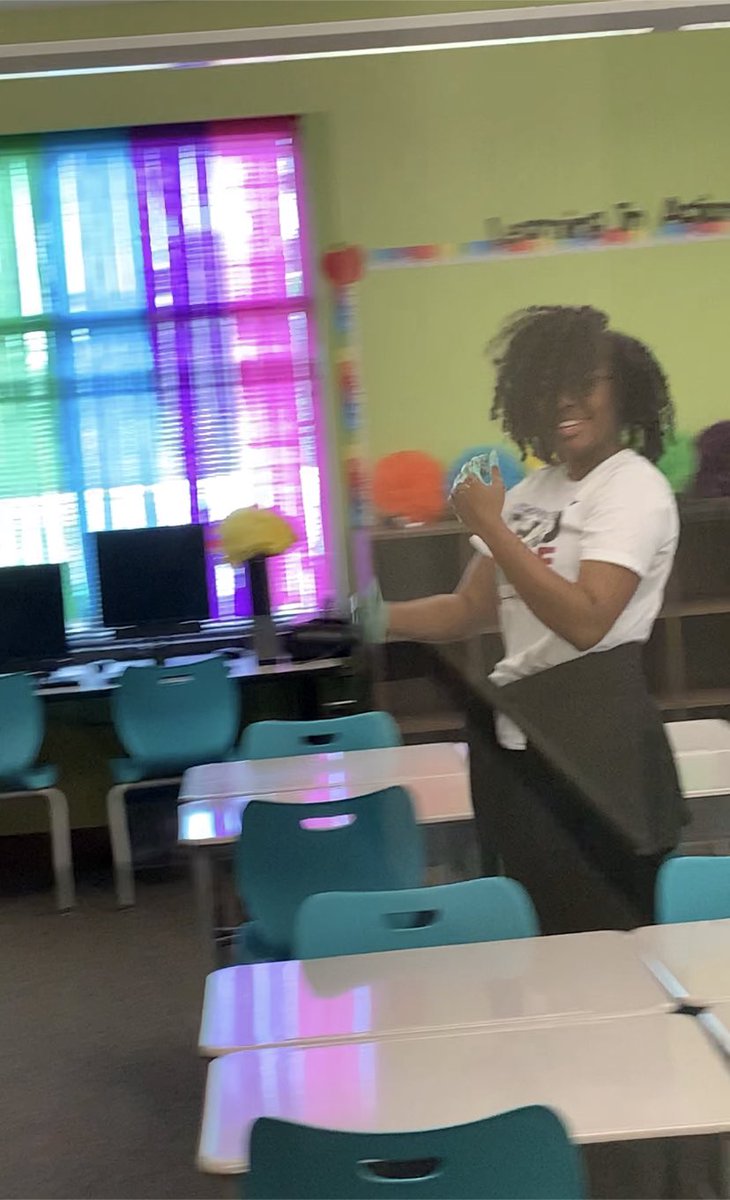 Mrs_KNel's tweet photo. Myself &amp; @MrMolander check on @iam_Wallace_ multiple times a day because of all of the theatrics that’s coming from her class. Today when I checked, I found her fully immersed in an experiment with our Cubs! They were having a blast! #thatsmypartner @HumbleISD_RCE #cubcommUNITY https://t.co/yR5nVoTtbP
