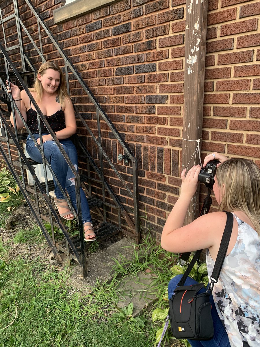 The best photographer in your life is your sister 💛💙