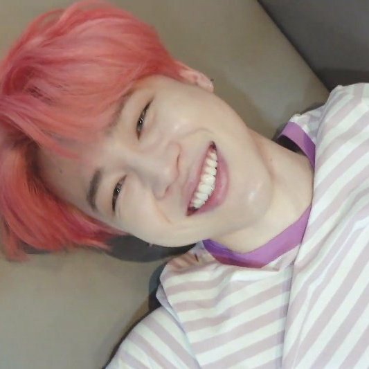 sanjmjk's tweet photo. No hay nada más hermoso que ver a Jimin sonreir hasta que sus ojitos formen una línea recta. https://t.co/dgwkZtq8vF