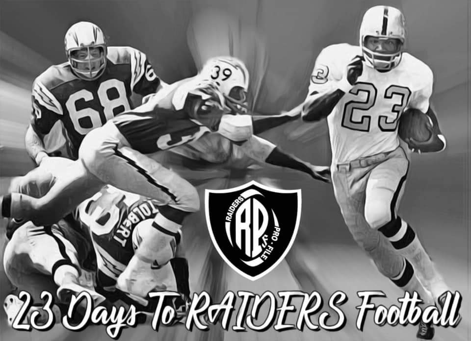 Raiders_ProFile's tweet photo. #CountdownToThe2020RaidersFootball
= ⏳23 DAYS ⌛️=
A 23 días para el histórico primer kick off en las Vegas aparece el RB #ChalrieSmith, actualmente ocupa el lugar 11, en la historia de la franquicia como más yds terrestres
#RaidersProFile. https://t.co/a8jeTvfK3F