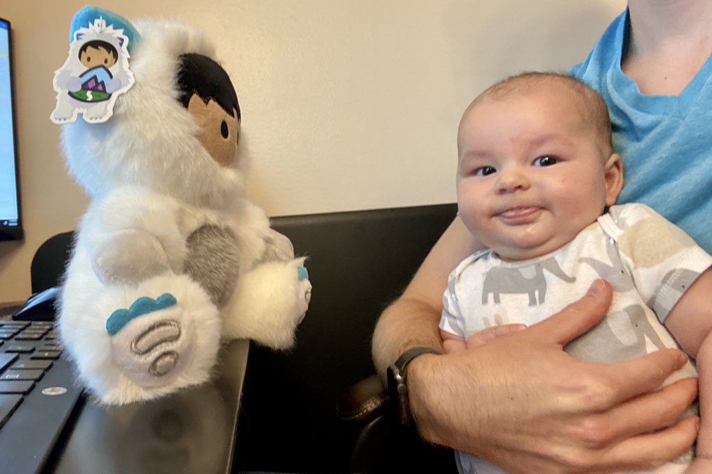 lukegu3's tweet photo. Callum met #Astro this week! Just like his father, mother, and brother, heโs a fan, of course! #WheresAstro #BabysFirstTweet #WorkingAtHomeWithBaby #AstrosBiggestFans @salesforce @SalesforceGov https://t.co/rMTe5Ov765