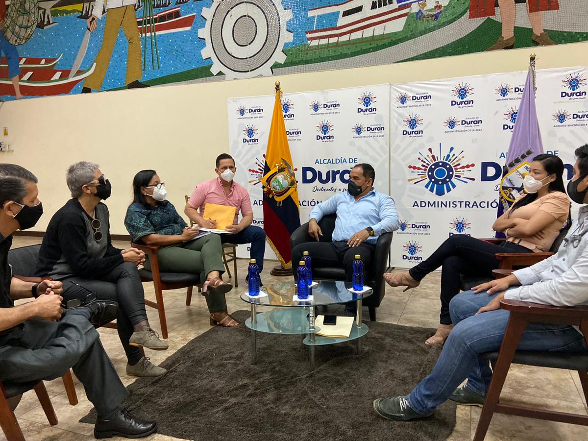 daltonarvaez's tweet photo. Trabajaremos por el bienestar de todos, junto a representantes de la @PrefGuayas hemos coordinado acciones articuladas para replicar servicios de calidad en atención prioritaria en diferentes áreas e implementarlos en el #CEMATID. https://t.co/JEcHhAYwX3