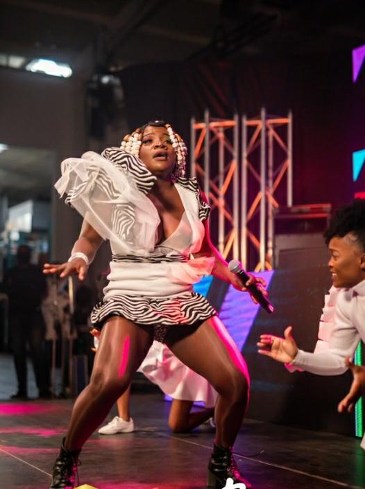 timexthando's tweet photo. Hai makhadzi ukou rwa shem 

Fire ikae

Zwandaaaa.... 

 #LockdownHouseParty https://t.co/Qr36QNIMfw