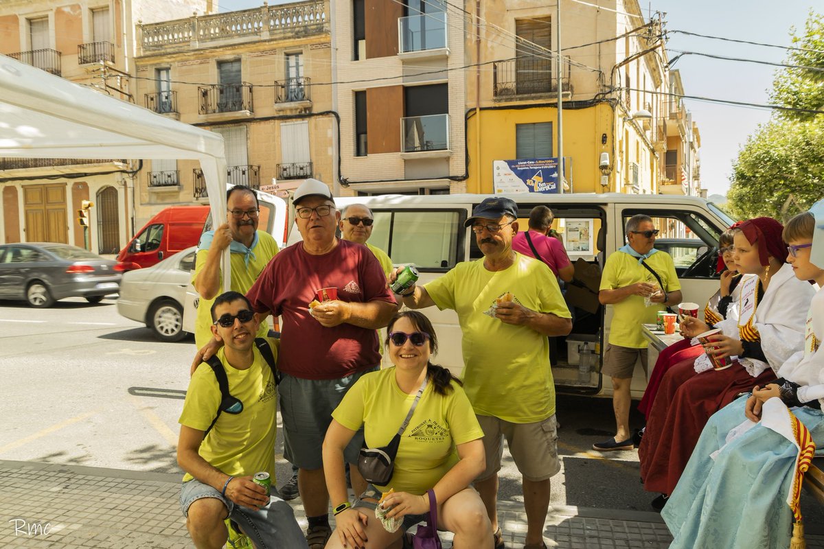 festesroquetes's tweet photo. Bon cap de setmana a tothom!!
.
🔴 Recordeu 👇
Distància 🚶🏽‍♀️ -------- 🚶🏾‍♂️
Higiene de mans 🧼🤚🏻
Mascareta 😷
.
.
#FMR19 #Roquetes #TerresDeLEbre #Panoli https://t.co/2gjwMrzbek