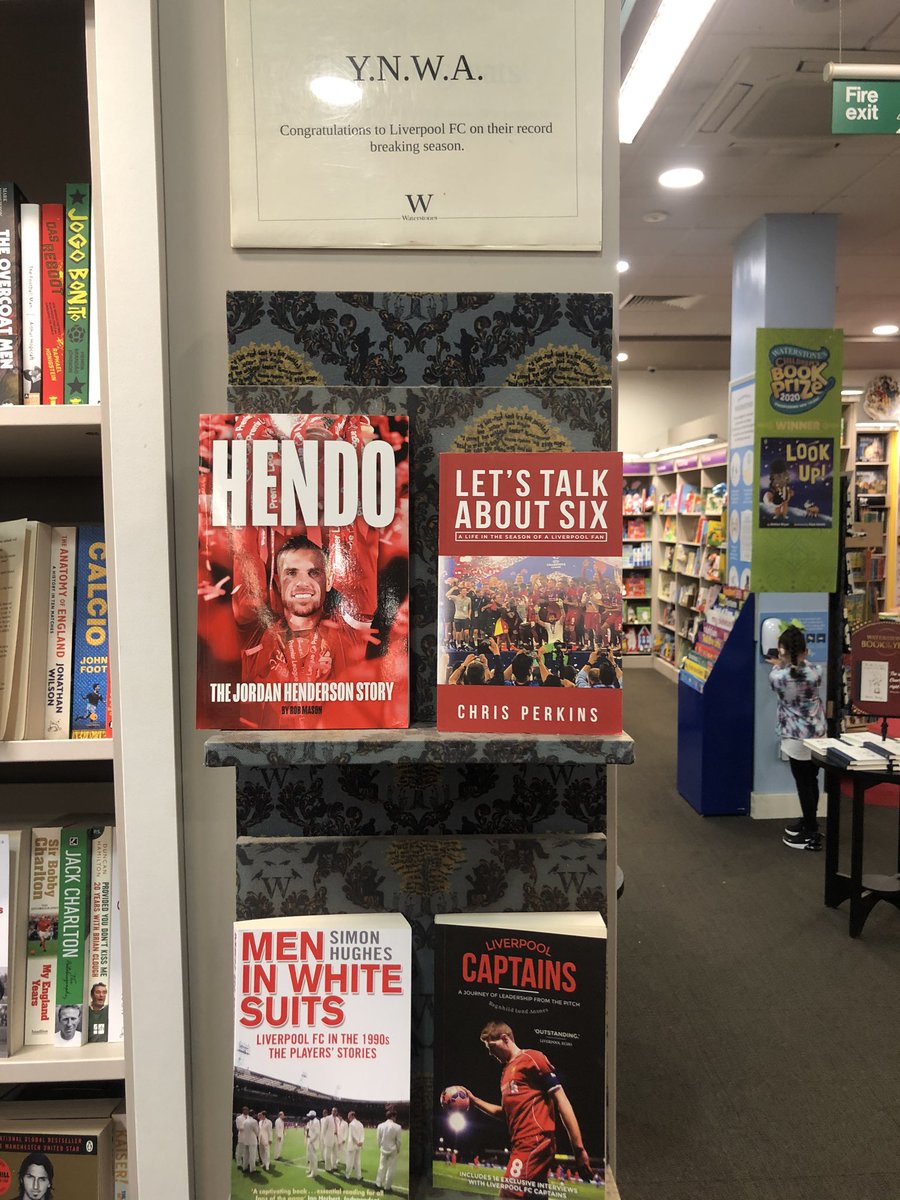letstalkabout_6's tweet image. Keeping good company in @WaterstonesWire today. Move over @JHenderson 

#YNWA #lfcbooks