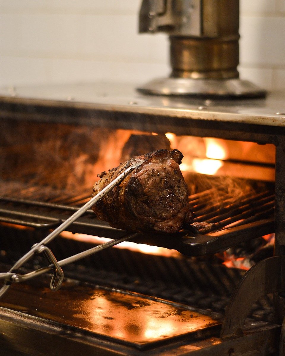 Cordero a las brasas, servido con alubias, piñón y cebolla con albahaca. ⁣
¡Estamos de regreso!⁣
⁣
📲Reserva al 55-5086-8065⁣⁣⁣⁣
⁣📍Ámsterdam 53, #ColoniaCondesa⁣
⁣
#restaurantescdmx ⁣⁣⁣
#restaurantescondesa ⁣⁣