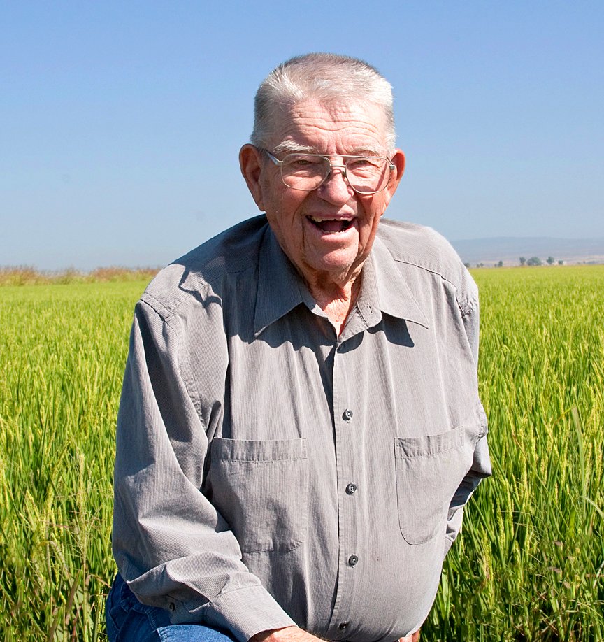 usaricenews's tweet photo. #RIP Dennis Lindberg π―οΈ Denny grew #rice for more than 75 consecutive seasons, and also created scrap metal animal sculptures that dot the landscape in #Richvale, his beloved community. https://t.co/O4zt3z95hF https://t.co/L9K8gXu9Sa