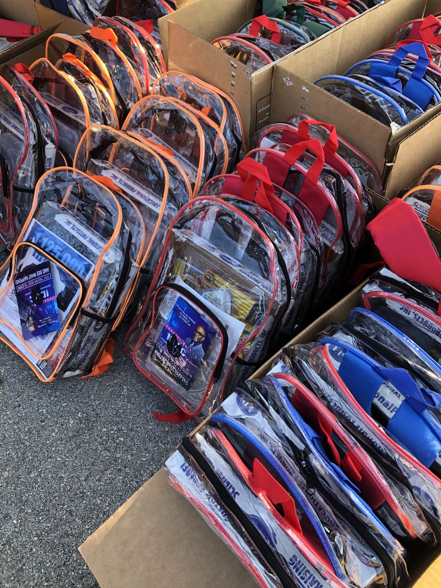 MavsCare's tweet photo. It's time for fresh school supplies! Thank you @Johnson4Dallas for hosting the Back to School Fair for families to safely receive school supplies for in-person and virtual learning!
#MBTSF #StrongerTogether @DallasMayor https://t.co/GJkqPVbizy
