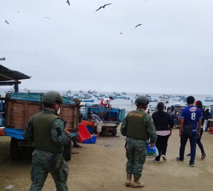 FFAAECUADOR's tweet photo. #Manabí | El Comando Operacional N.°2 Occidental, realiza operaciones de seguridad y control de la movilidad en los sectores de #SantaAna #Pedernales #PtoLopez y #SanMateo.
#FFAAContigo https://t.co/33uDp8UkIJ