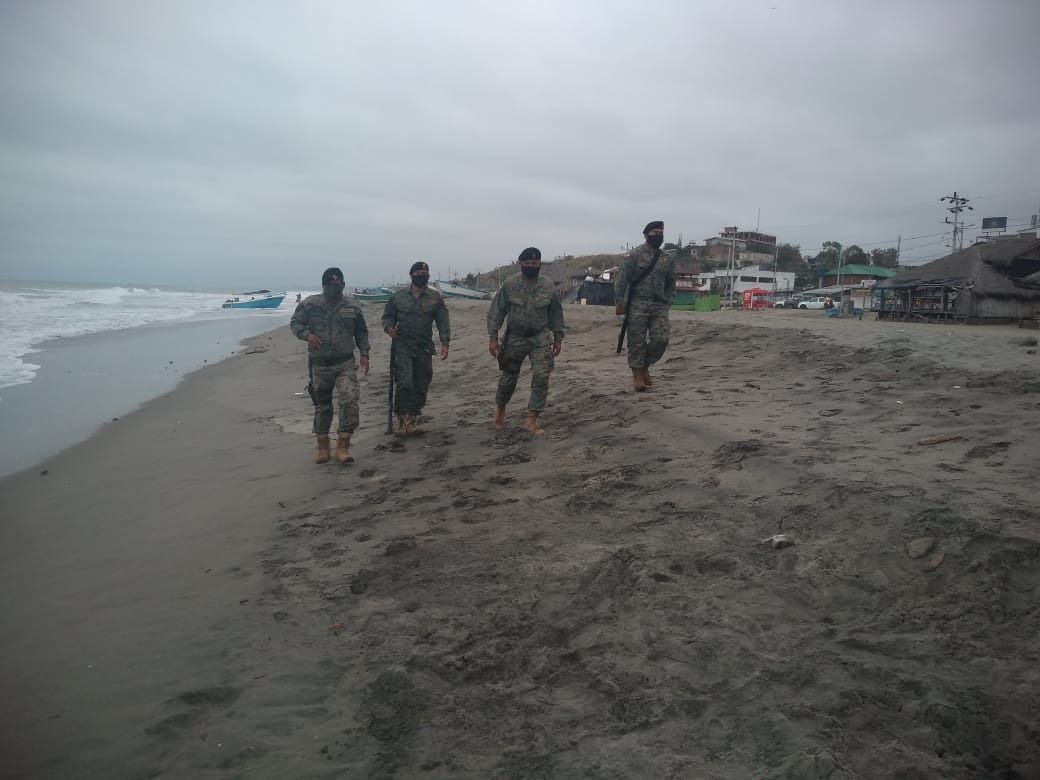 FFAAECUADOR's tweet photo. #Manabí | El Comando Operacional N.°2 Occidental, realiza operaciones de seguridad y control de la movilidad en los sectores de #SantaAna #Pedernales #PtoLopez y #SanMateo.
#FFAAContigo https://t.co/33uDp8UkIJ