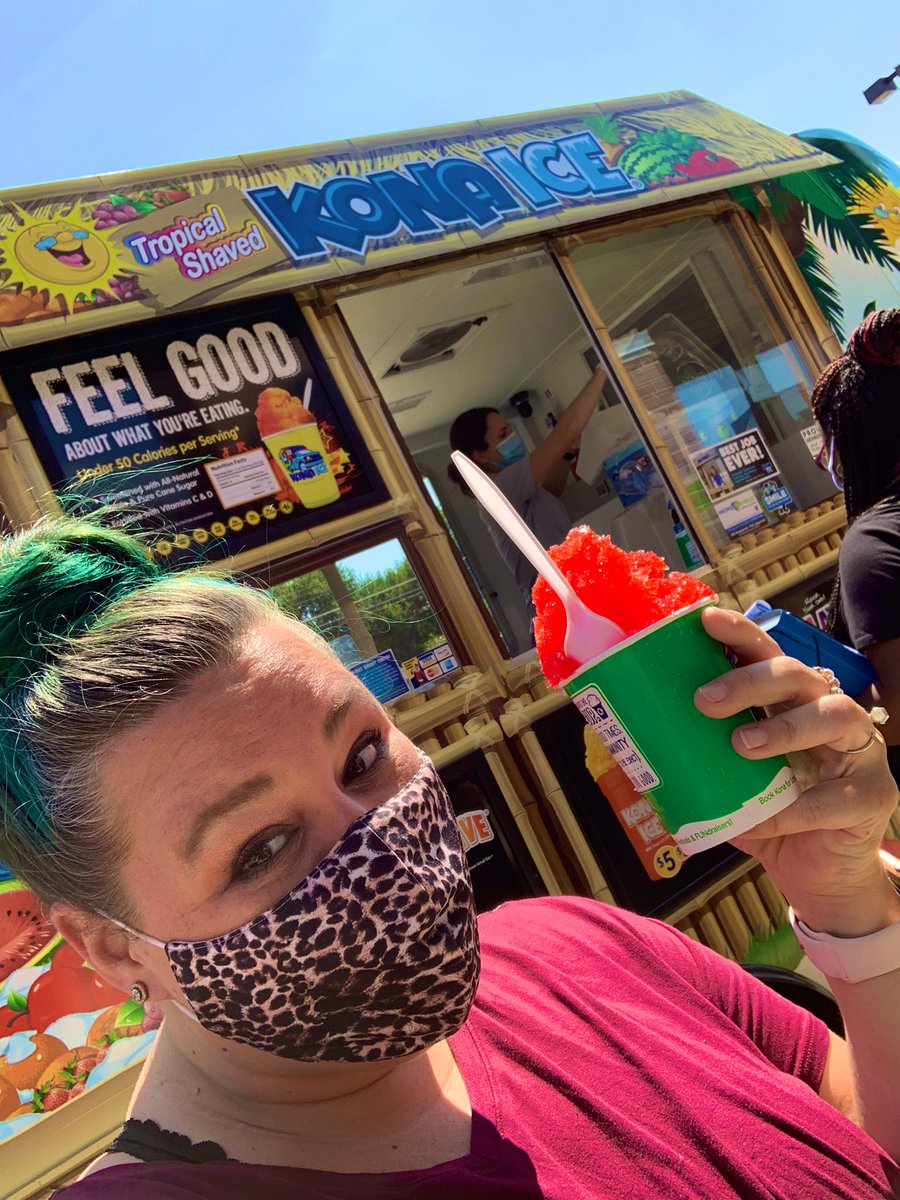 MissMcFerrinAMS's tweet image. Thanks to our awesome @Austin_Broncos admin team for the festive Friday treat @iDOdream @Ktarver2 @Aja_Alexander_  #konaice #FirstWeekOfSchool #pandemicedition #myirvingisd