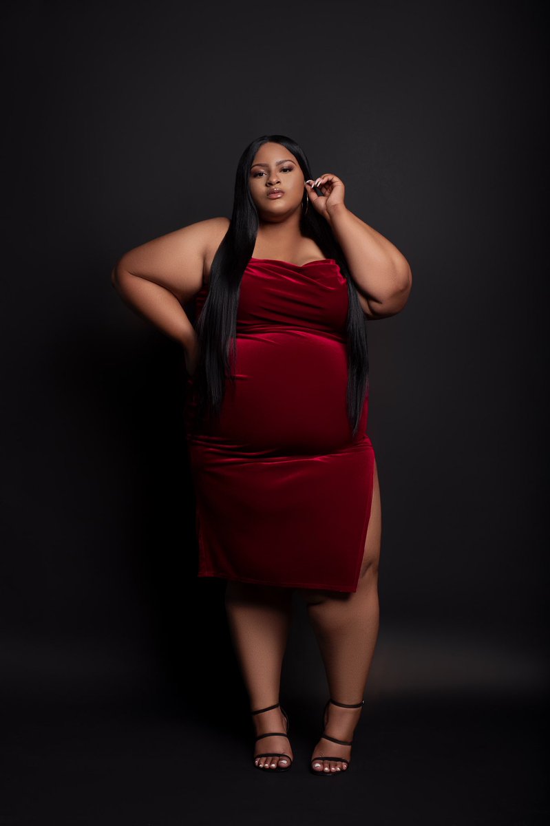 thekaylawalker's tweet image. I’m a big boss bitch. I don’t come in your size 😪💅🏽