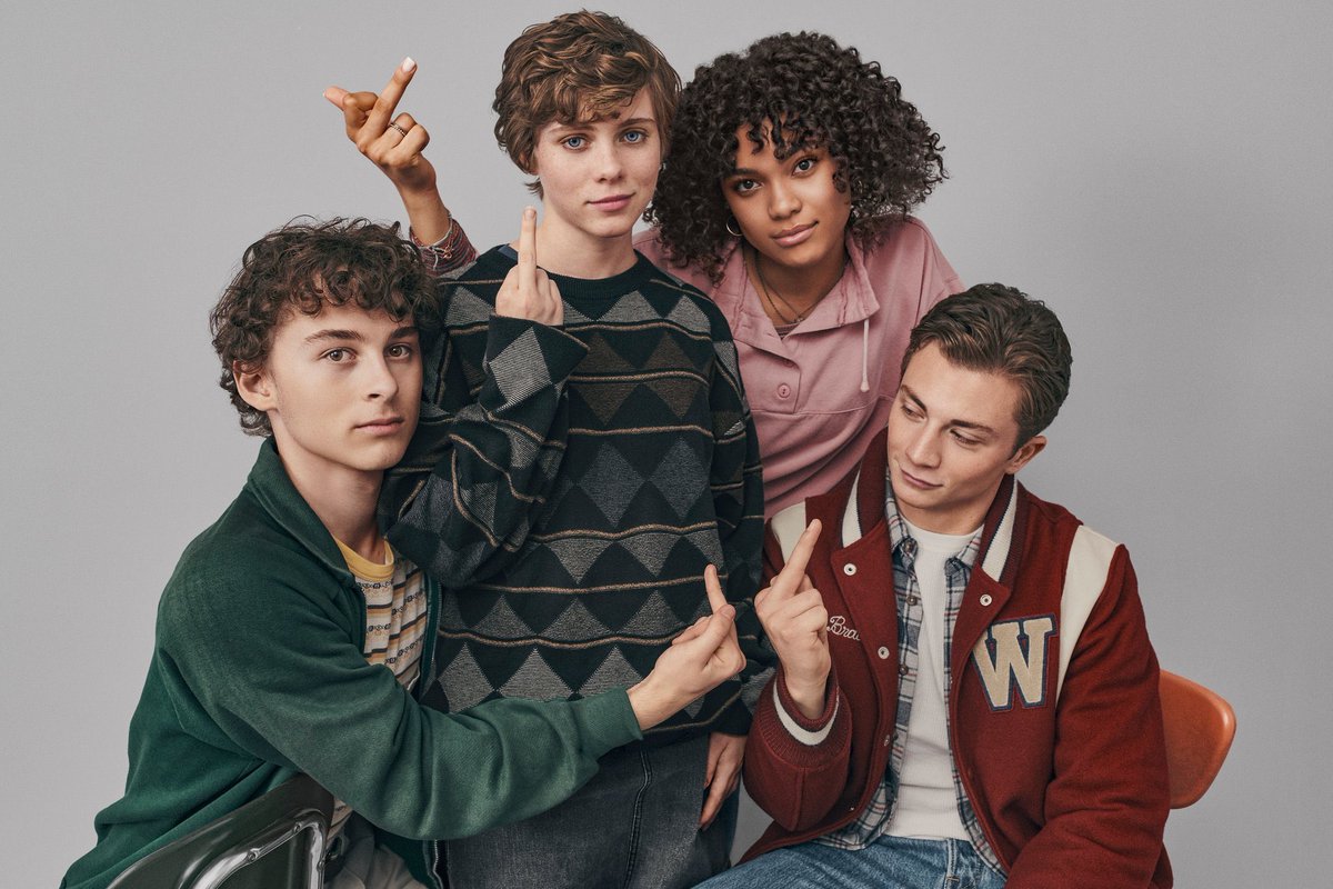 sboficial's tweet photo. The Society e I Am Not Okay with This são oficialmente canceladas pela Netflix após 1 temporada. https://t.co/QgCk9nbxYQ