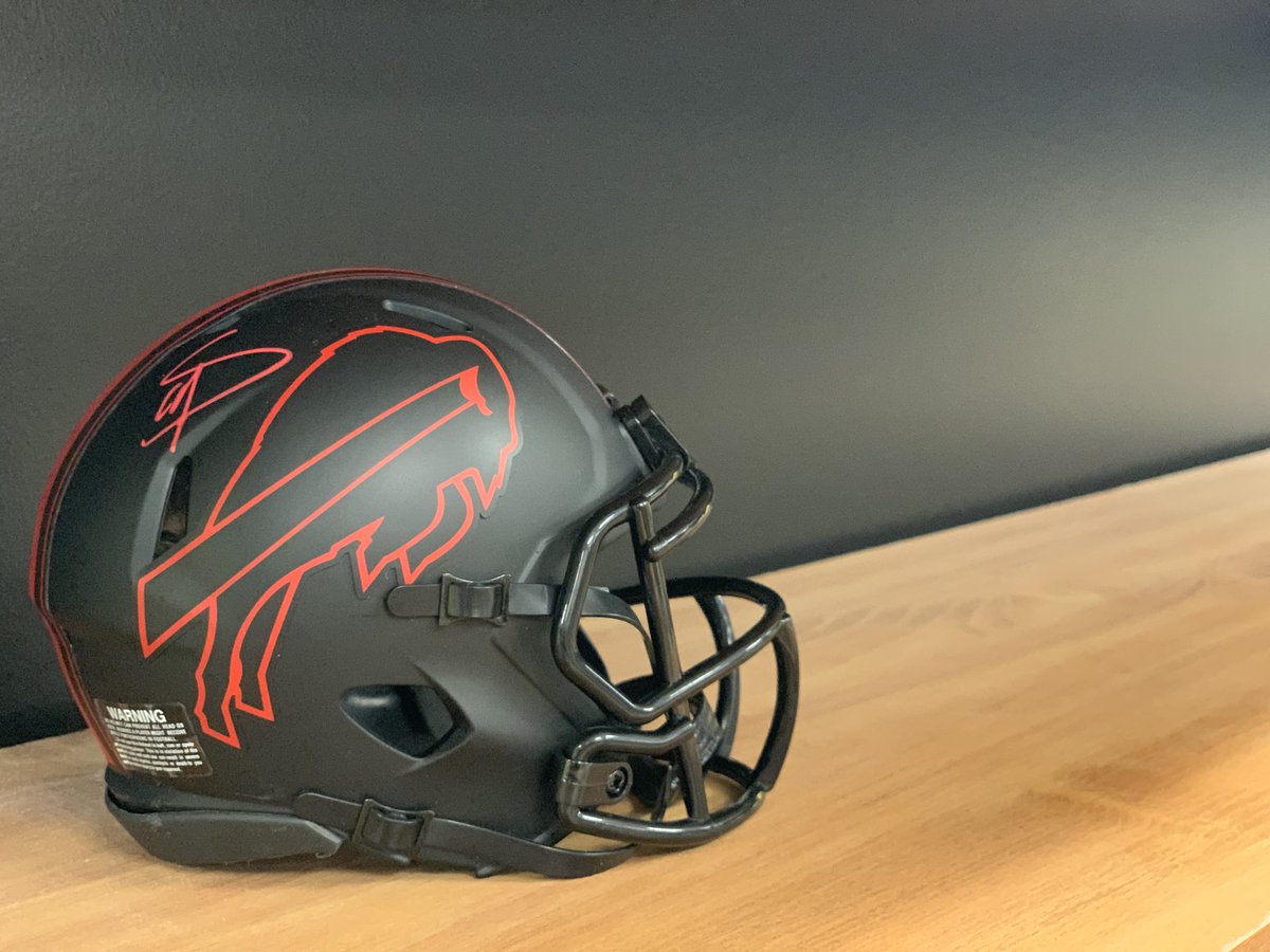 We're going to give away a Stefon Diggs autographed eclipse mini helmet!

For a chance to win:

1.) Retweet this tweet
2.) Follow us

We'll pick a winner on Monday 8/24!

Good luck!