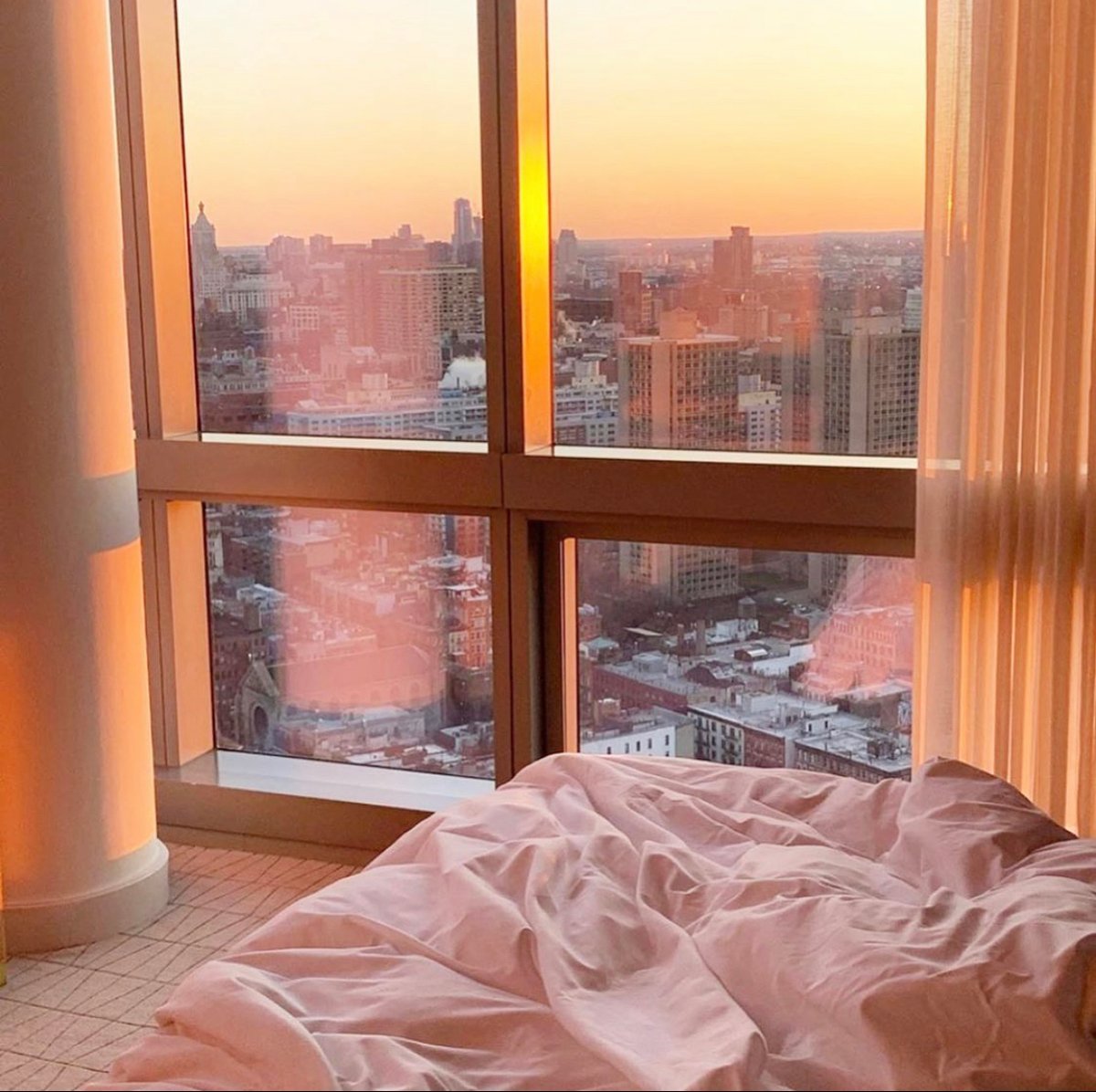 matchabloom's tweet photo. The art of slowing down... It's not easy for our daily hustlers, but actively seeking for those moments to press on the brakes will give you more soul-space to breathe. 
⁠Give today a try by catching the sunset 🌇⁠
⁠
🌸 : @alessiaagiaccone

https://t.co/UBBoPljkBy https://t.co/VsmAZDDK9h