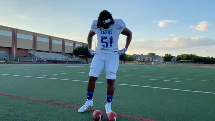 TXEliteFootball's tweet photo. BRRRRR!! The Champs Flexin' on a Friday in the ICY whites!!βοΈπ§π₯Ά
πΈ : Junior Productions
Athlete: Umeki Thepackage Webb
#wnfcproud #WNFC #adidas #REIMAGINE #womensfootball #riddell #spartaaa #beELITE #icywhites #3stripelife #hotgear #footballgear #Dallas #NFL #womenssports https://t.co/TLkqascEaC