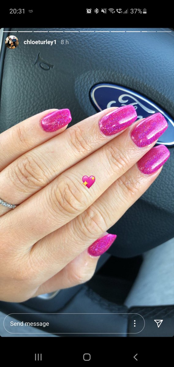 Client Nailfie 💅📷

Acrylic enhancements using <a href="/cjpnailsystems/">cjpnailsystems</a> finished with <a href="/lovelecente/">Lecenté™</a> #glitter #burst from the fireworks collection.
