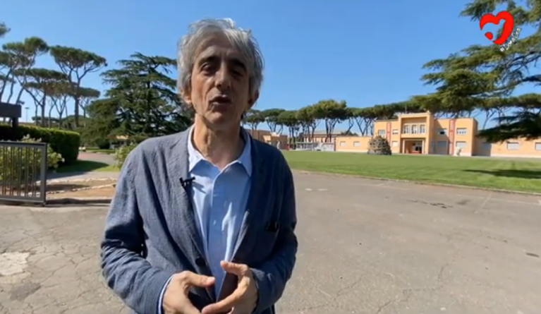 Sergio Rubini, <a href="/SergioRubini7/">Sergio Rubini</a>, ricorda #Fellini al #meeting20. "Ricordo la sua capacità di sovvertire la realtà e di modificarla alla luce del sogno, di renderla più godibile, ma di saperla leggere attraverso una realtà fittizia. Una capacità da mago che cambia le regole"