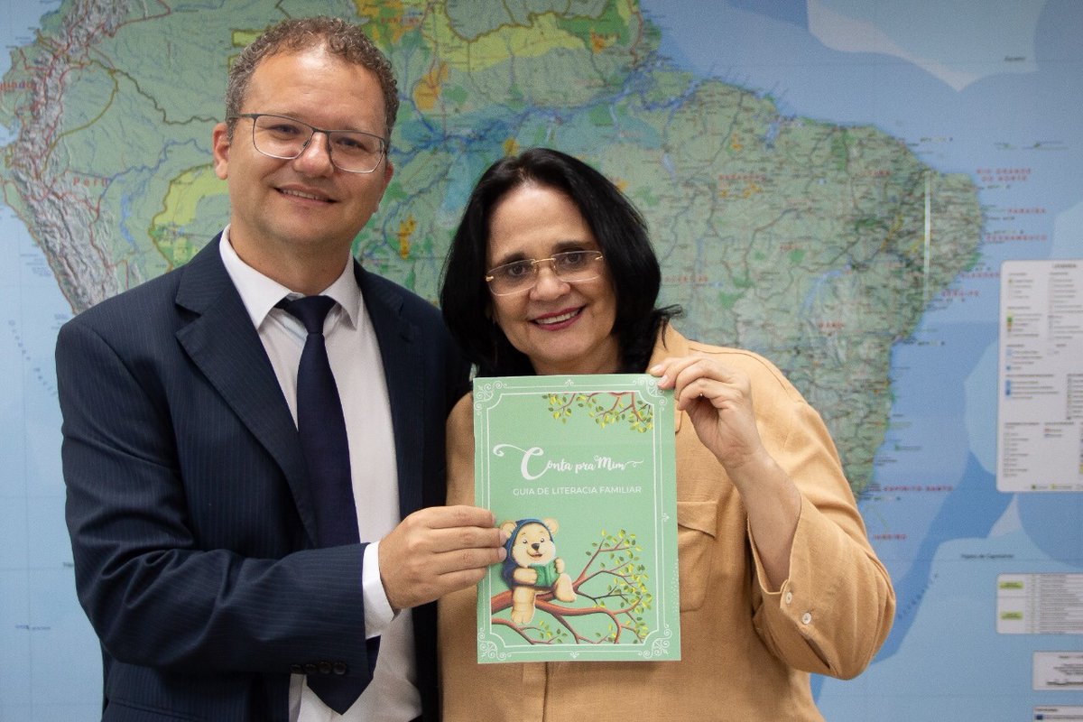 CarlosNadalim's tweet photo. Ontem fui recebido com muito carinho pela ministra @DamaresAlves. Sabia que ela foi contadora de histórias? Enquanto caminhávamos pelo corredor, narrou-me um conto infantil. Tratamos do programa ��Conta pra Mim” e de parcerias com o MMFDH. Vêm novidades por aí! https://t.co/5J165dLkO8