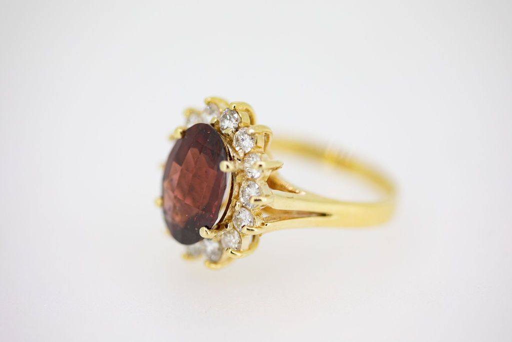 BoiseDiamond's tweet photo. Red and gold always look best when paired with white diamonds. 😍 #gorgeous #boise #boiseidaho #boiseid #boisejeweler #idaho #idahome #idahodaily #idahowedding #boiseweddingphotographer #diamondrings #engagementring #weddings #jewelry #ruby #goldband #halo https://t.co/f5LyKCT5IH