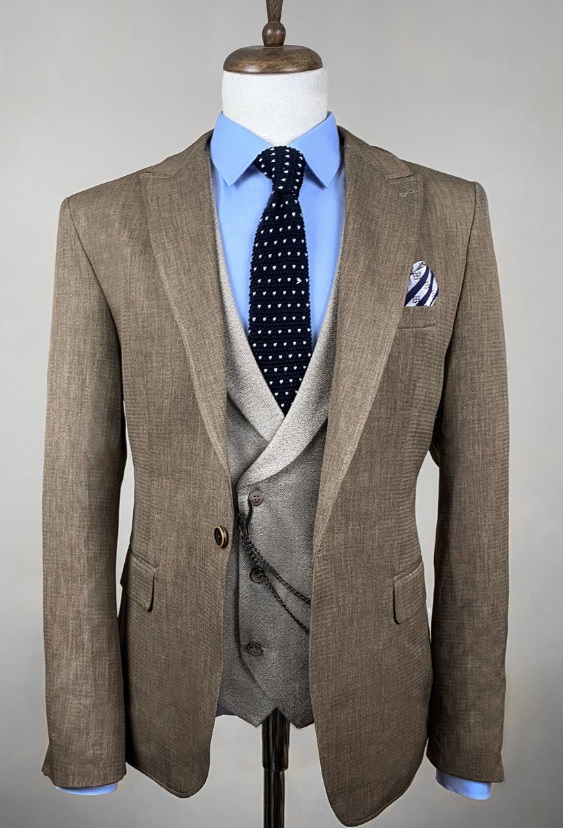 FourFriendsWear's tweet photo. A clean haircut, tie, three-piece, and a load-full of confidence — now I’m ready for my briefcase-and-power-suit career.
#mensuit #suitandtie #mensuits #suit #menswear #fashion #mensfashion #menstyle #businessman #meninsuits #businessmen #suitfan https://t.co/NFtcjJyHfv