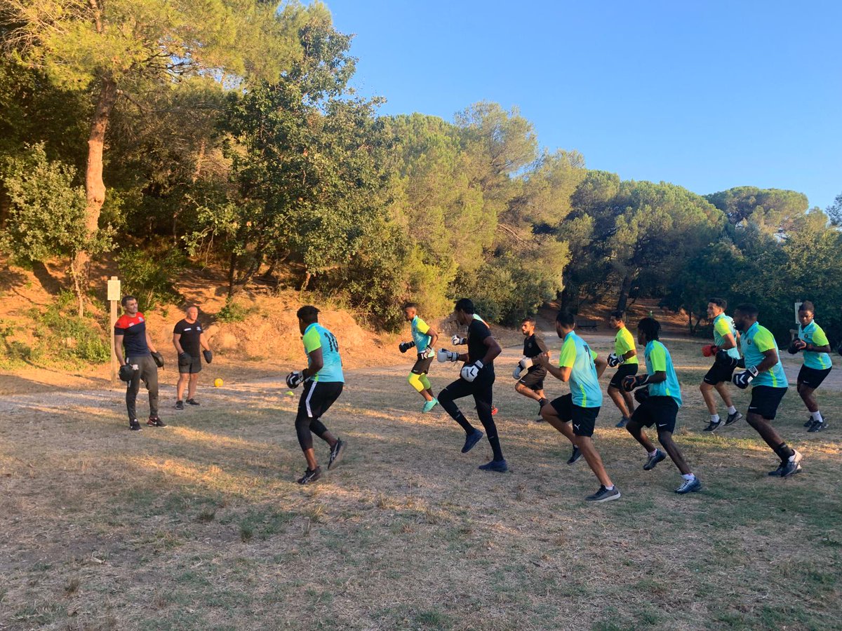 FAMILY SK Association (@skassociation) on Twitter photo Les joueurs de l’équipe Futsal Sk Family ont enfilé les gants de boxe pour une séance très intense d’Aéro Concept Universal.
🥊⚽️🥊
Nous félicitons une nouvelle fois Nizar BOUBAKER pour ce beau projet qui allie à la fois la boxe et le football. Les joueurs de l’équipe Futsal Sk Family ont enfilé les gants de boxe pour une séance très intense d’Aéro Concept Universal.
🥊⚽️🥊
Nous félicitons une nouvelle fois Nizar BOUBAKER pour ce beau projet qui allie à la fois la boxe et le football.