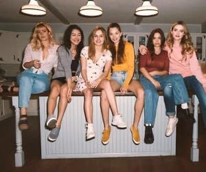 guineverescrown's tweet image. not netflix cancelling one of their best shows #thesociety #thesocietyseason2