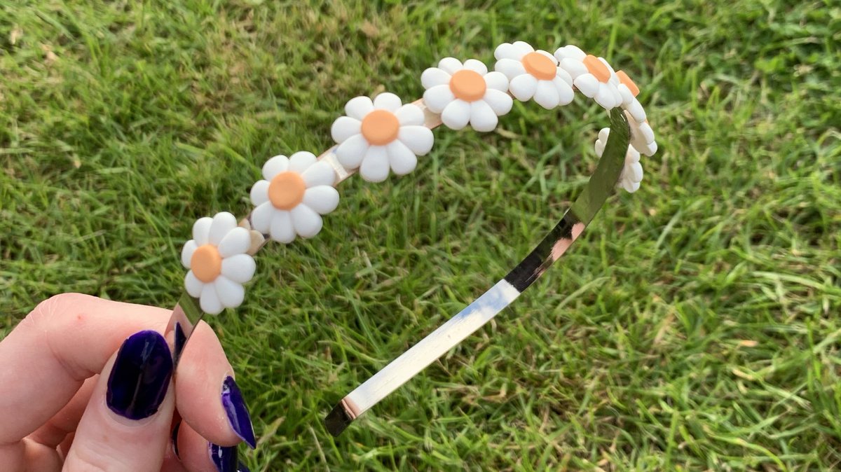 startwithdaisie's tweet photo. ✨🌼 giveaway 🌼✨

one person will win a daisy headband!

to enter:
⭐️ follow me
⭐️ RT and like
⭐️ tag a friend (or me)

open worldwide
ends 28|08 at 10pm bst

good luck! 🧚‍♀️ https://t.co/yRTS8UCvVW