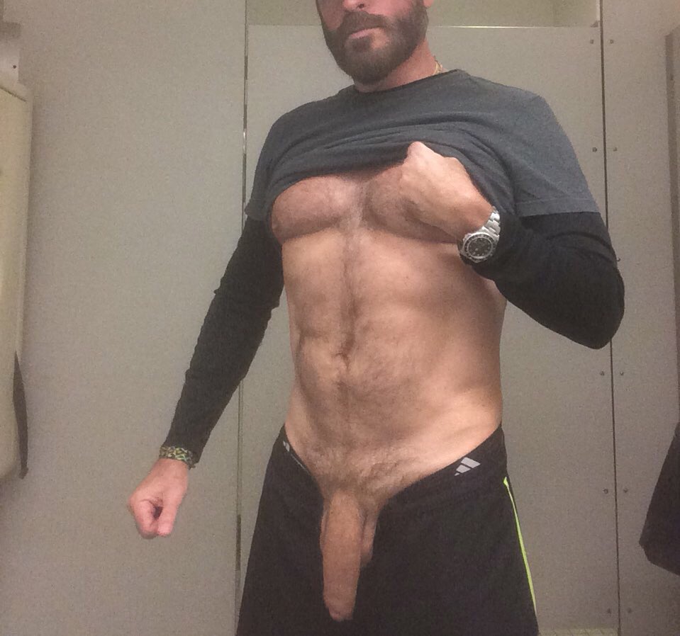 UNCUTXXL9's tweet photo. WHY DO MOST OF THESE NEW #FINDOM #MASTERS GIVE OFF A “I GET THE 💩 SHIT BEAT OUT OF ME DAILY BY MY MOMS ABUSIVE BOYFRIEND 💪🏻 VIBES👣”. https://t.co/p1IITGaL5I