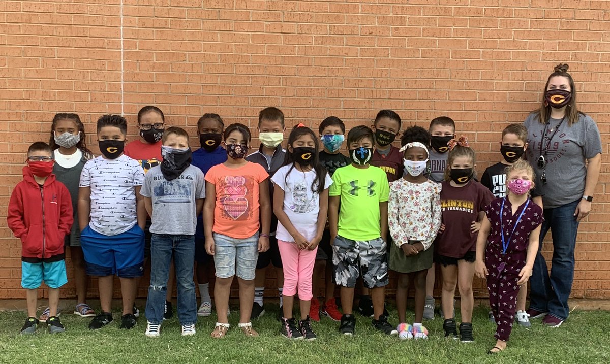 Mack_G92's tweet photo. The 2nd day of 2nd grade! #swelem #cpsreds https://t.co/omBzjk4pE0
