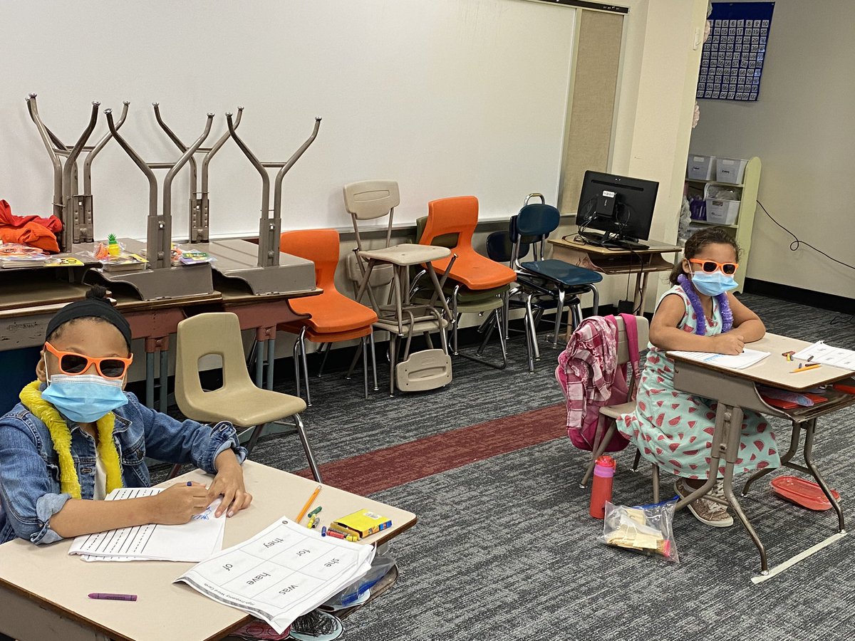 jones_fhe's tweet photo. BEACH DAY!!! First Grade Future is soo bright( we need sunglasses). Thanks Summer Ramp Up. #byekinders #fiercefirstgrade @BASDFtHill @LVReads2025 @BethlehemAreaSD https://t.co/8VwcSf7tn8