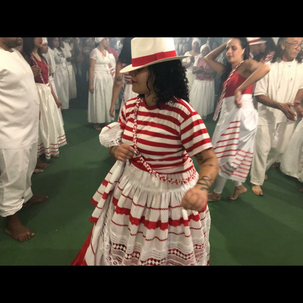 filhosdefe_'s tweet photo. Seu Zé acha que é malandro, mais só que ele não é. Maria Navalha desce o morro, pra mostrar que: Malandragem boa é a de mulher 💃🏻🍺👒❤  @puts_b https://t.co/foI4FFLHlc