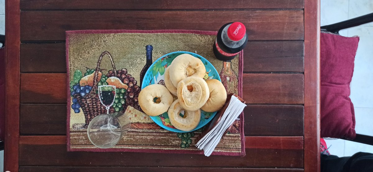 Samuel_Kaputt's tweet image. Ser caleño es comer #pandebono a las 4 ve! #CaliCo