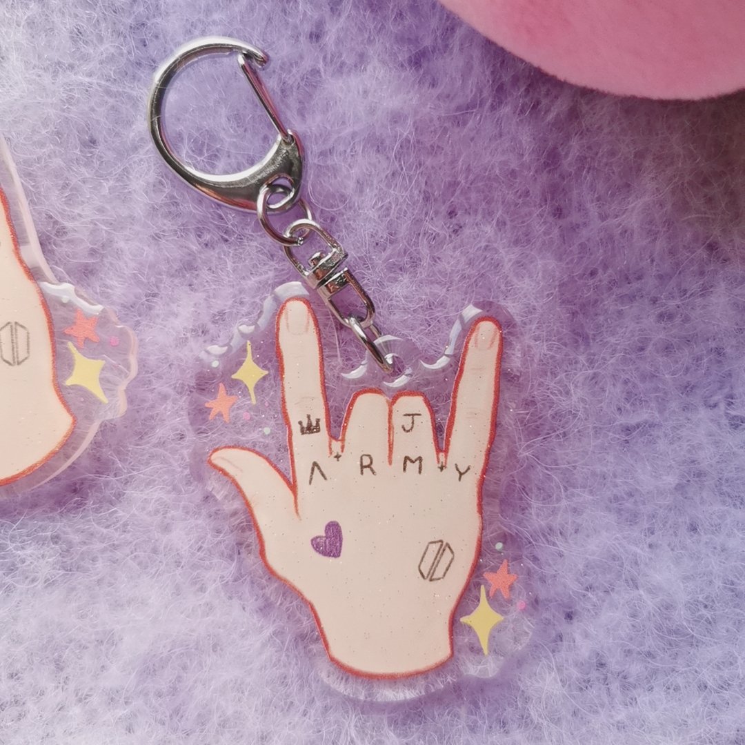 nevertoofancy's tweet photo. JK's hand Acrylic Keychain and Acrylic Pin 🤍
soon!
#bts #btspins #btsenamelpins #btskeychains #btsfanart https://t.co/C5jtFkSbb5
