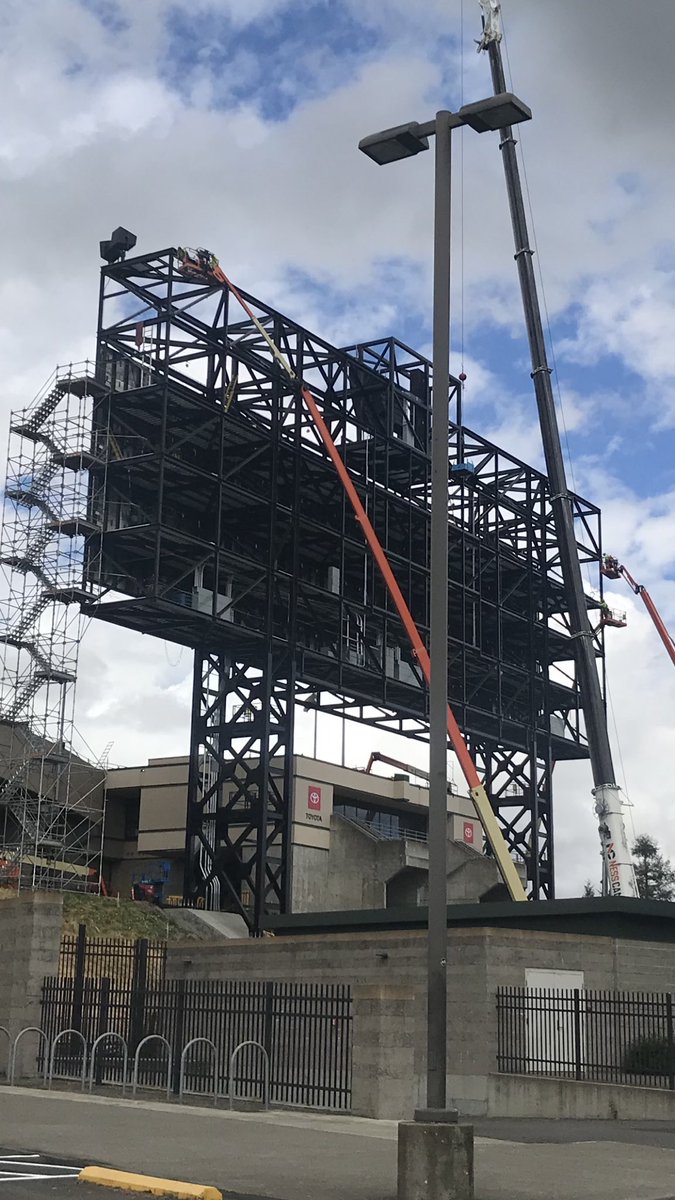 MidtownMMA's tweet image. UPDATE: @OregonFootball’s #VideoBoard is Coming Soon!! #GoDucks 💚💛 #OneLove 🖤🤍🤎