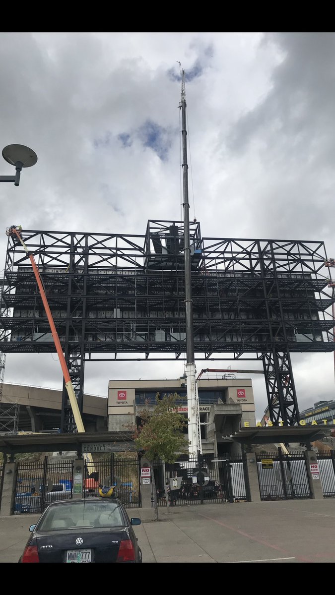 MidtownMMA's tweet image. UPDATE: @OregonFootball’s #VideoBoard is Coming Soon!! #GoDucks 💚💛 #OneLove 🖤🤍🤎