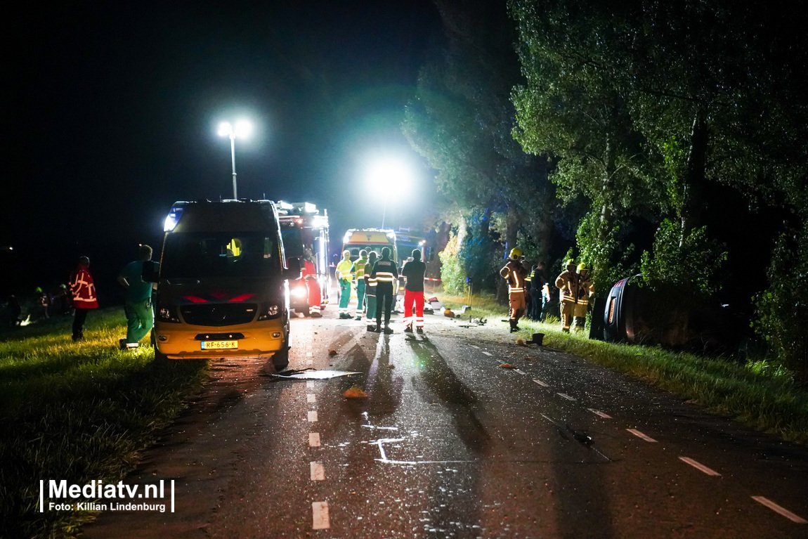 Twee doden en gewonde na frontale aanrijding Dirksland -..
