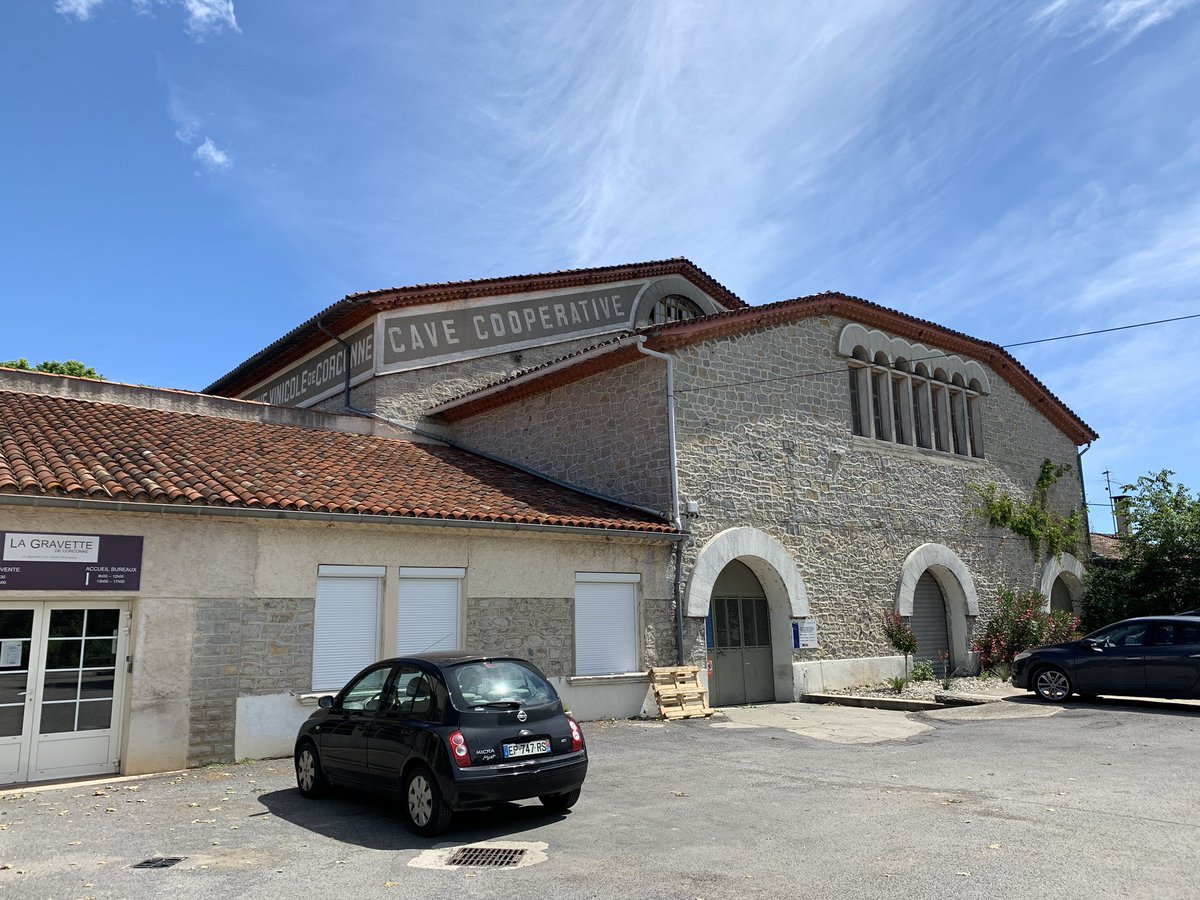JMCambaceres's tweet photo. Accueil à #LaGravette de #Corconne (Gard) de #LaurentStéfanini ambassadeur de #France auprès de la Principauté de #Monaco. Achat de #PicSaintLoup puis visite des vignes du #GFAmasMathieu à #Gailhan. https://t.co/u9hlfTtg51